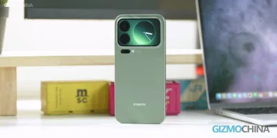 Xiaomi 18 Pro получит увеличенный до 4 дюймов второй экран с защитой от подглядывания